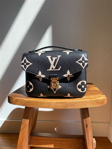 metis black lv|Products by Louis Vuitton: Pochette Métis.